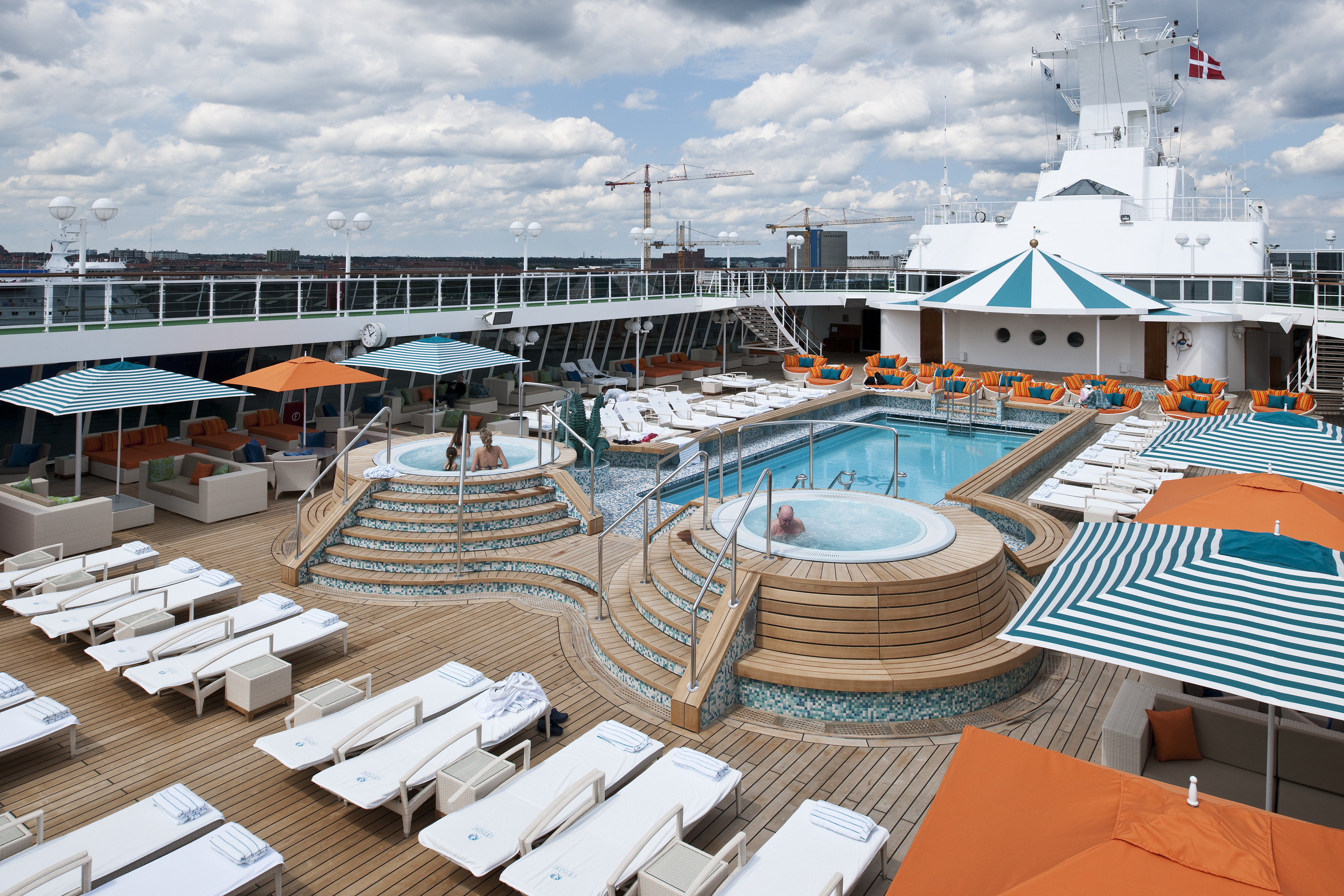 Crystal Cruises - Crystal Serenity - Seahorse Pool.jpg